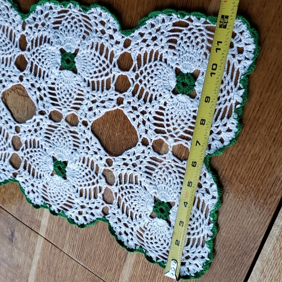 Handmade doili table runner - Picture 2 of 5